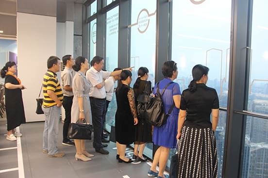 说明: F:\【资料与办公】\办公区\2.网站新闻\2019年\9月\2019.09.18\参观(文中.jpg