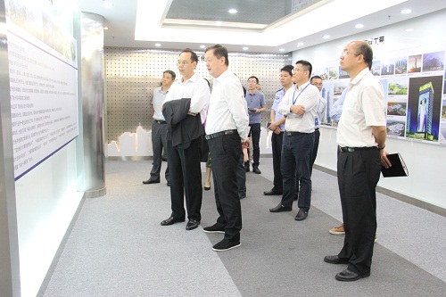 深圳市南山区委常委黄雪平一行到智博体育在线app官网参观调研