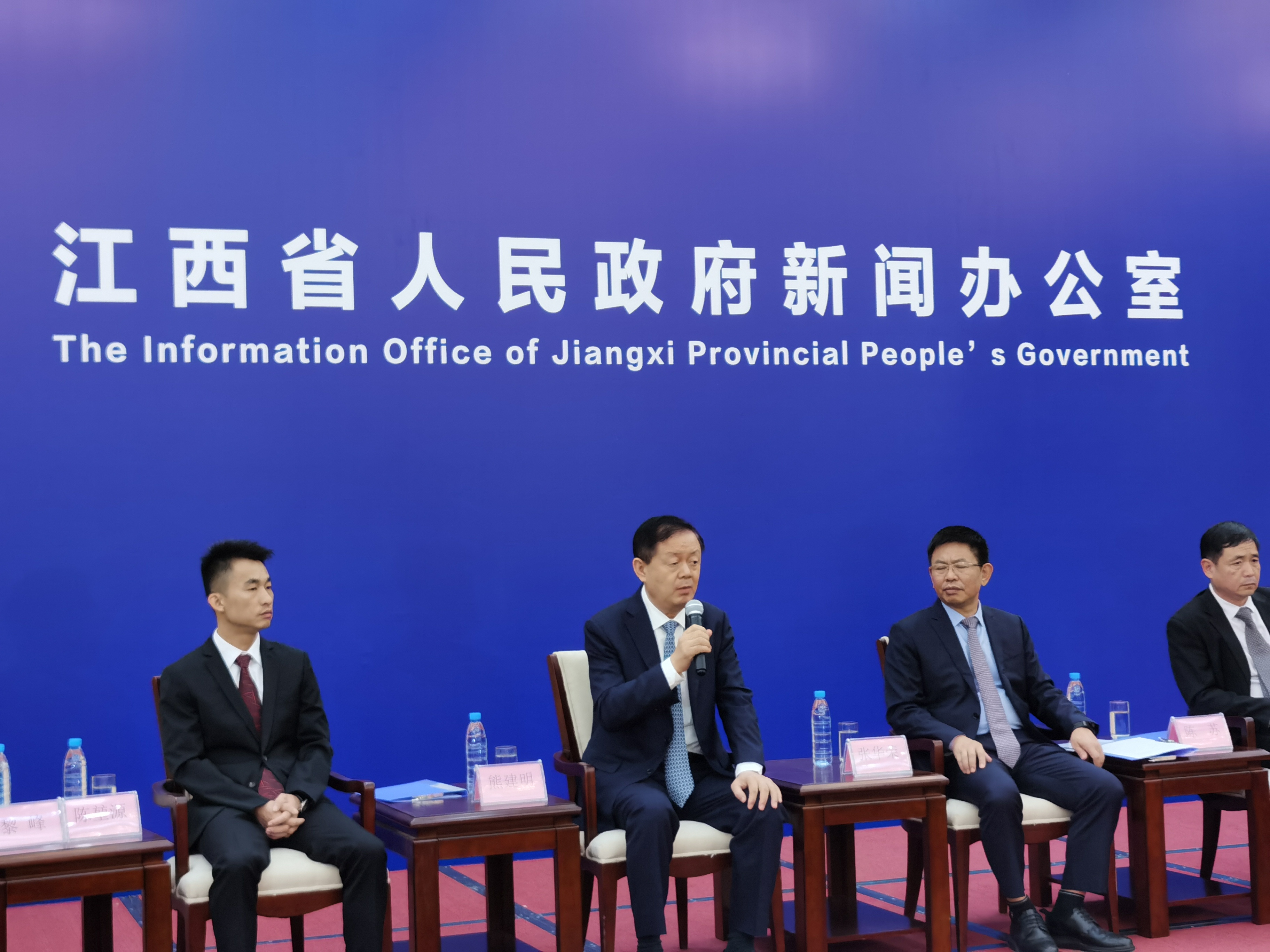 智博体育在线app官网董事长熊建明受邀参加江西省人民政府新闻办民营企业家记者见面会