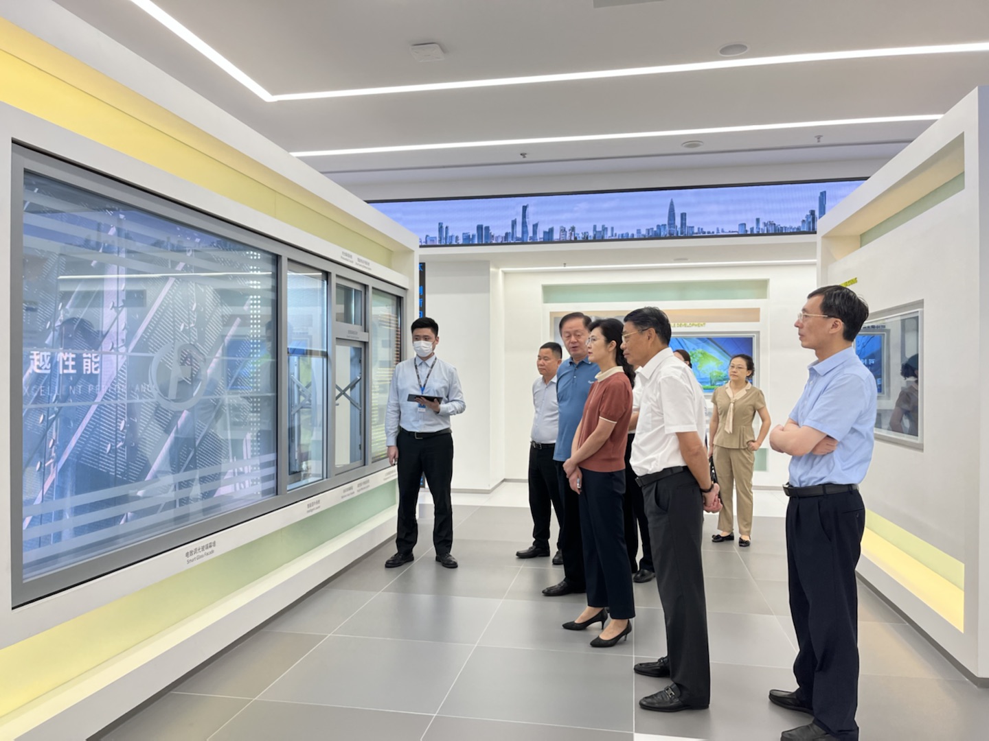 江西省政协副主席、省工商联主席谢茹一行莅临智博体育在线app官网考察